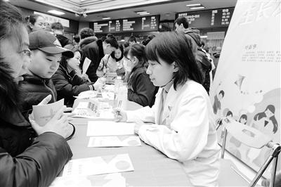蘭州大學(xué)第一醫(yī)院舉行“新年！新高度！”兒童保健義診活動(dòng)