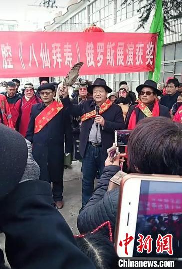 甘肅非遺民間文學(xué)“春官說詩”傳承人宅家上網(wǎng)“說鄉(xiāng)情”