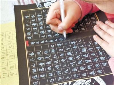 驚艷！9歲小女娃手寫(xiě)“印刷體”字帖