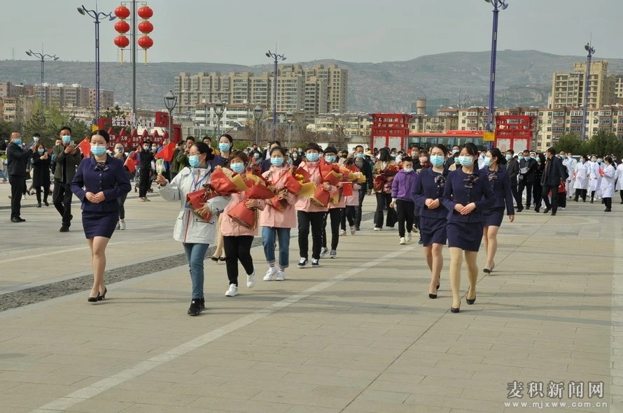 不辱使命 英雄凱旋！麥積區(qū)馳援武漢5名醫(yī)務(wù)人員回家了