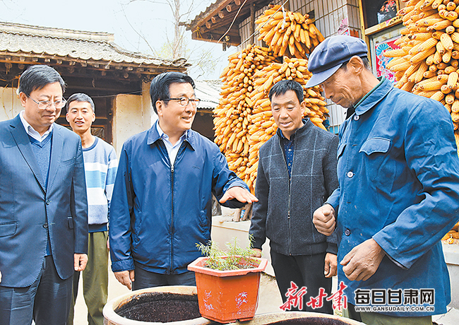 林鐸在天水市調(diào)研脫貧攻堅(jiān)工作時(shí)強(qiáng)調(diào) 完善掛牌督戰(zhàn)機(jī)制 見(jiàn)底見(jiàn)效整改問(wèn)題 確保如期高質(zhì)量打贏脫貧攻堅(jiān)收官戰(zhàn)
