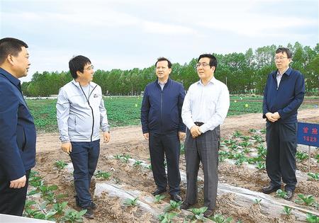 林鐸在天祝縣調(diào)研指導脫貧攻堅工作時強調(diào)  拉開架勢持續(xù)用力構(gòu)建扶貧產(chǎn)業(yè)體系 多措并舉固強補弱鞏固提升脫貧成果