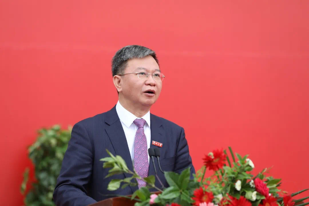 蘭州大學校長嚴純華寄語2020屆本科畢業(yè)生：做敢擔當、能擔當、有擔當?shù)娜?>
        </a><em>蘭州大學校長嚴純華寄語2020屆本科畢業(yè)生：做敢擔當、能擔當、有擔當?shù)娜?/em></li>
    <li><a  target=