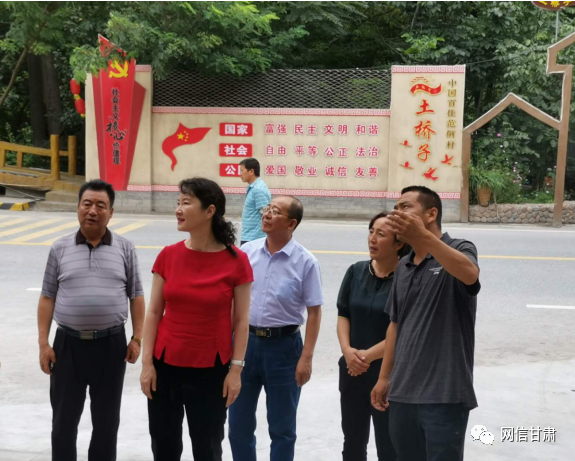 甘肅省委宣傳部副部長、省委網(wǎng)信辦主任梁洪濤一行在甘南州舟曲縣調(diào)研新時代文明實踐中心建設試點工作