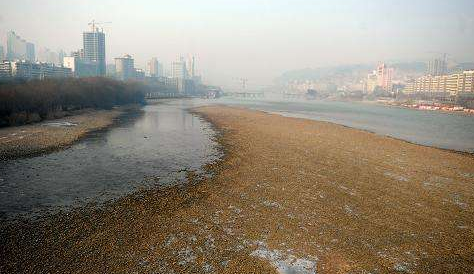 市民：黃河水位大降會(huì)不會(huì)影響供水？ 水務(wù)部門：枯水期流量偏小屬于正?，F(xiàn)象