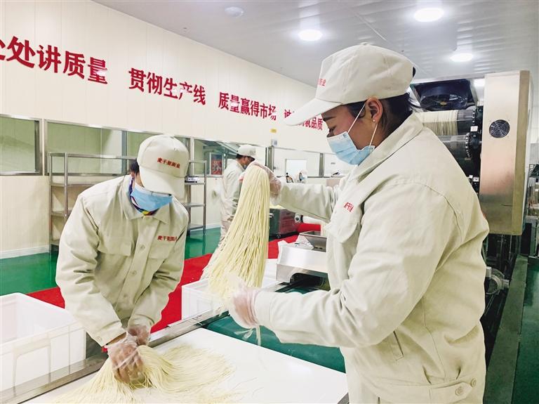 蘭州市規(guī)?；懊鏃l加工項目”投入運營 將配送到市區(qū)280多家直營店