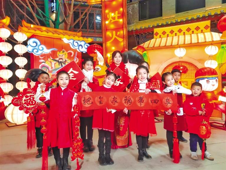 原創(chuàng)音樂電視《全家?！废蛱m州市人民拜年！