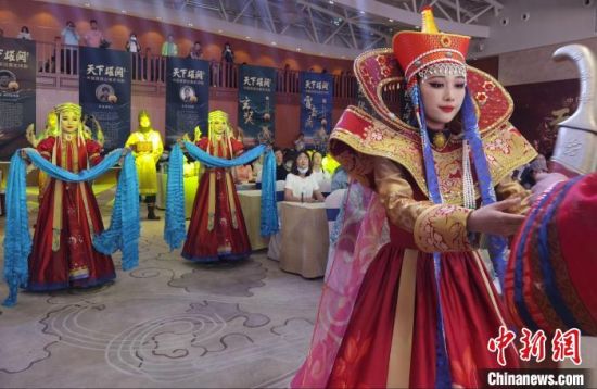 圖為中國首部邊塞史詩劇《天下雄關(guān)》首演發(fā)布會現(xiàn)場。　崔琳 攝