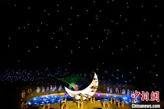 圖為大型沙漠實(shí)景演出《敦煌盛典》演出劇照。(資料圖) 敦煌市委宣傳部供圖