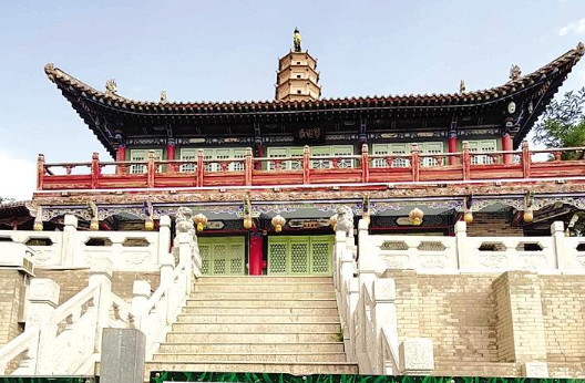 白塔寺閉門謝客，何時(shí)開放？管理處：白塔基礎(chǔ)出現(xiàn)病害圍擋施工，預(yù)計(jì)年底前完工