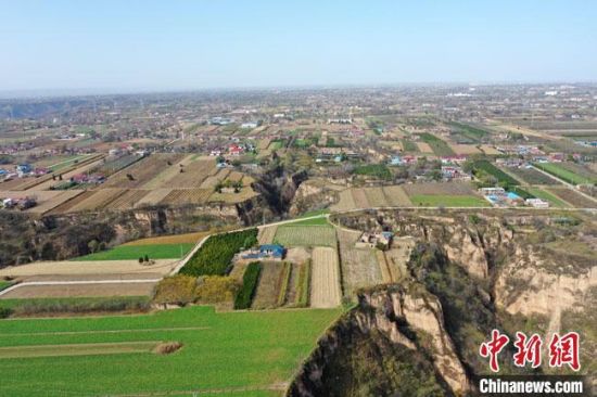 圖為位于甘肅省慶陽市西峰區(qū)境內(nèi)的南佐遺址地貌。(資料圖) 甘肅省文物局供圖
