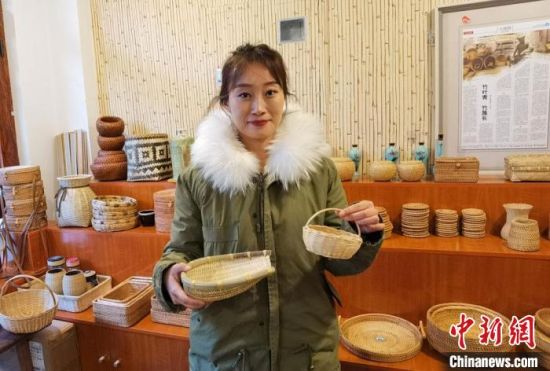 40多種精小玲瓏、純手工制作的新型盛食容器、居家工藝品等，每一件都令人愛不釋手?！●T志軍 攝