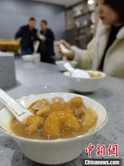 圖為酒泉美食“糊鍋”。　殷春永 攝