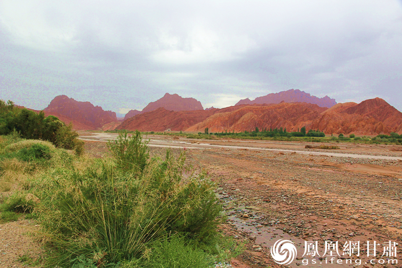 庫(kù)車(chē)銅廠河沿途，曾經(jīng)的絲路古道。楊文遠(yuǎn) 攝