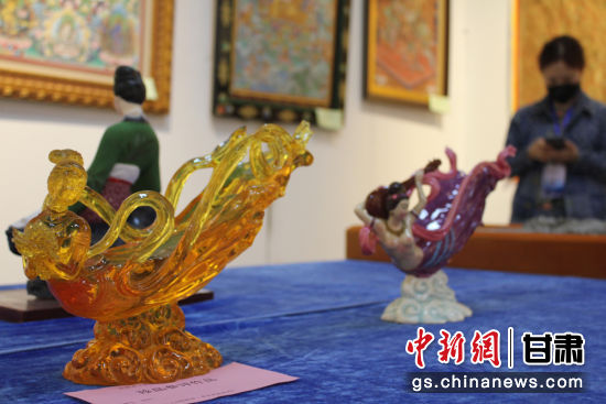 圖為敦煌飛天造型的作品。徐雪 攝