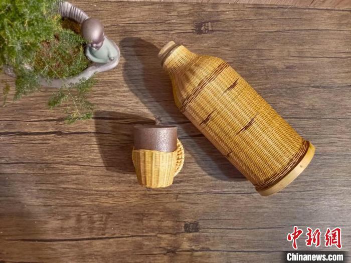 圖為竹編暖壺套。(資料圖) 甘肅省非遺保護中心供圖