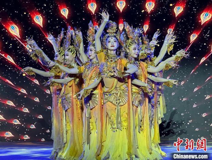 圖為甘肅演藝集團歌舞劇院表演的舞蹈《金光千佛》。(資料圖)戴文昌 攝