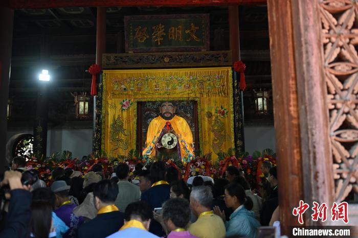 6月21日，2024(甲辰)年公祭中華人文始祖伏羲大典在甘肅天水舉行，來自海峽兩岸及港澳地區(qū)約500人現(xiàn)場共祭中華人文始祖伏羲。中新社記者 李亞龍 攝