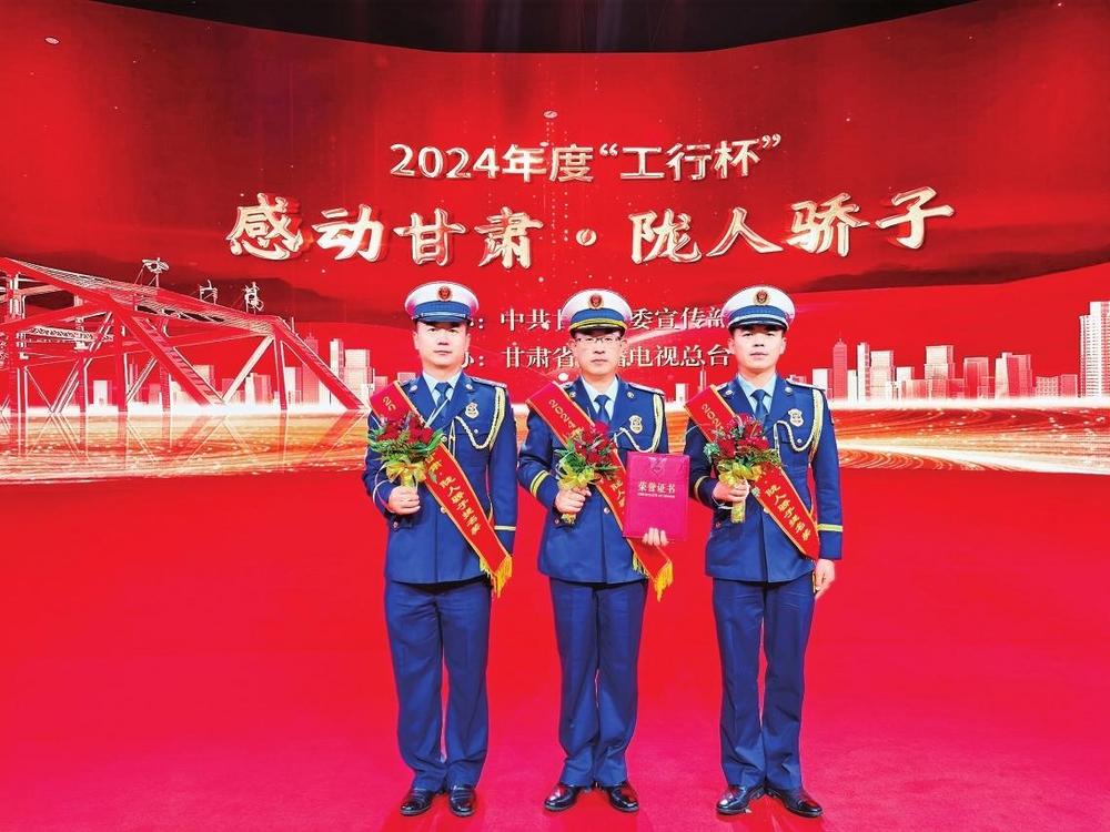 不懼風(fēng)雪烈焰只為萬(wàn)家燈火