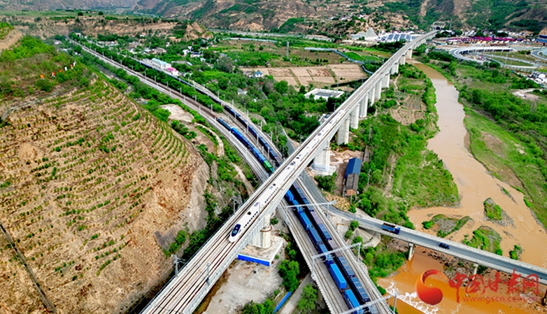 蘭州鐵路局端午假期預(yù)計(jì)發(fā)送旅客135萬(wàn)人次