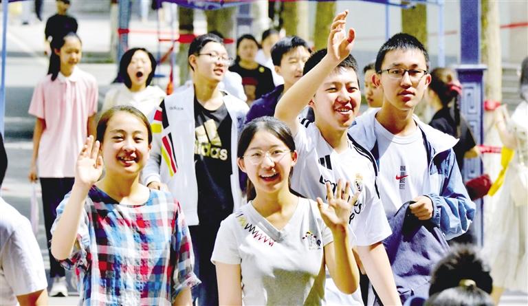 中考試卷聚焦學(xué)科育人與素養(yǎng)考查