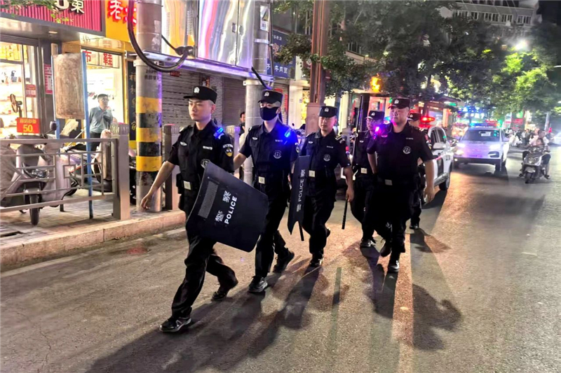 甘谷夜巡：警燈閃爍護(hù)夏夜