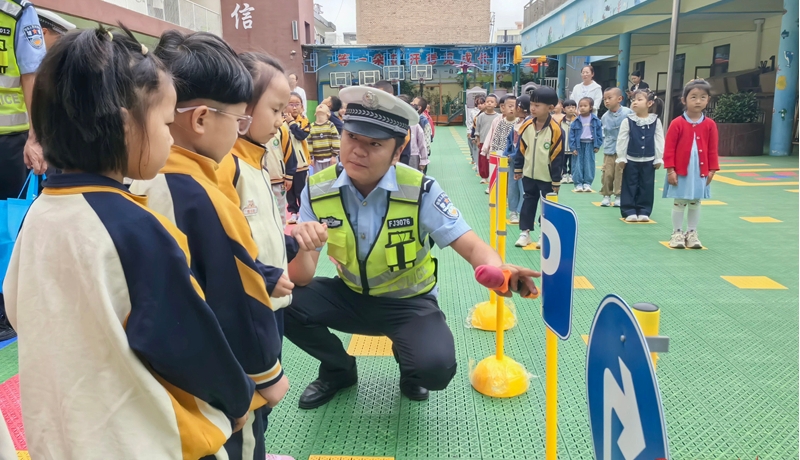 從祁連到黃河 一路警色伴成長(zhǎng)——甘肅公安全景守護(hù)“開(kāi)學(xué)第一課”